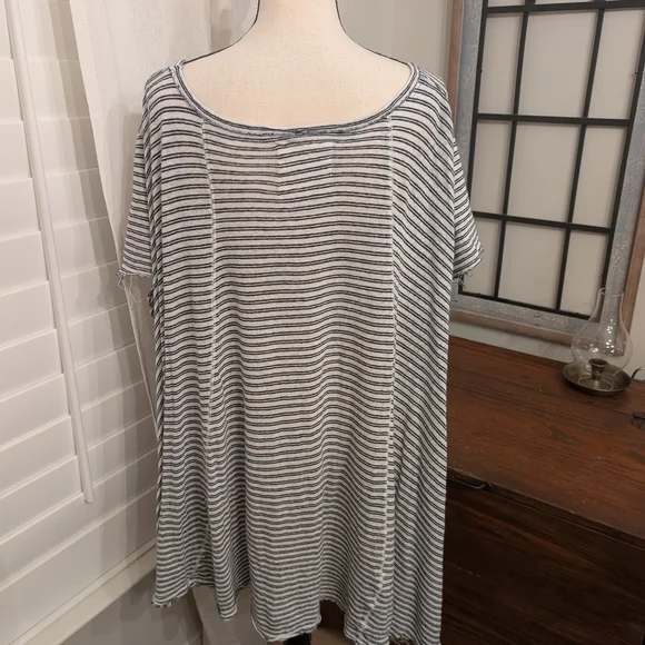 We The Free Black and White Striped Short Sleeve Top - Picture 4 of 5